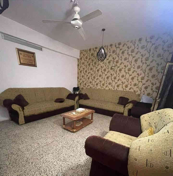 بسم الله الرحمن الرحيم
#بيت_للبيع
في حي الضباط الثانية 
قرب مستشفى الفلوجة 
عبارة عن أربعه مشتملات
المساحة : 300 م
الواجهة : 15 م
النزال : 20 م
الشارع : 8 م
كل مشتمل مكون من غرفة نوم 
صالة
استقبال 
مطبخ 
نوع الملك : طابو صرف سند  
السعر: 300 مليون بي مجال بصيط 

للاتصال : ***********
