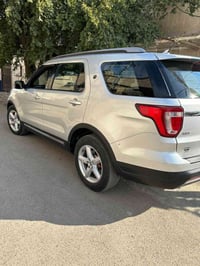 من رخصة الادمن  فورد اكسبلور XLT  2019  محرك 6 سلندر  3.5 بصمة أبواب و...