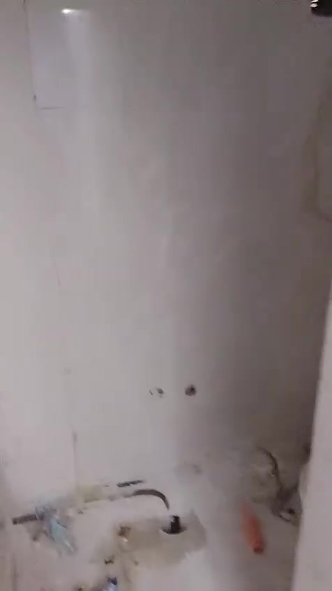 شقه الايجار عائله طابق ثاني
تحتوي على غرفتين وصاله ومطبخ وخدمات 
مكان شارع فلسطين قرب أقسام الداخليه ***********
