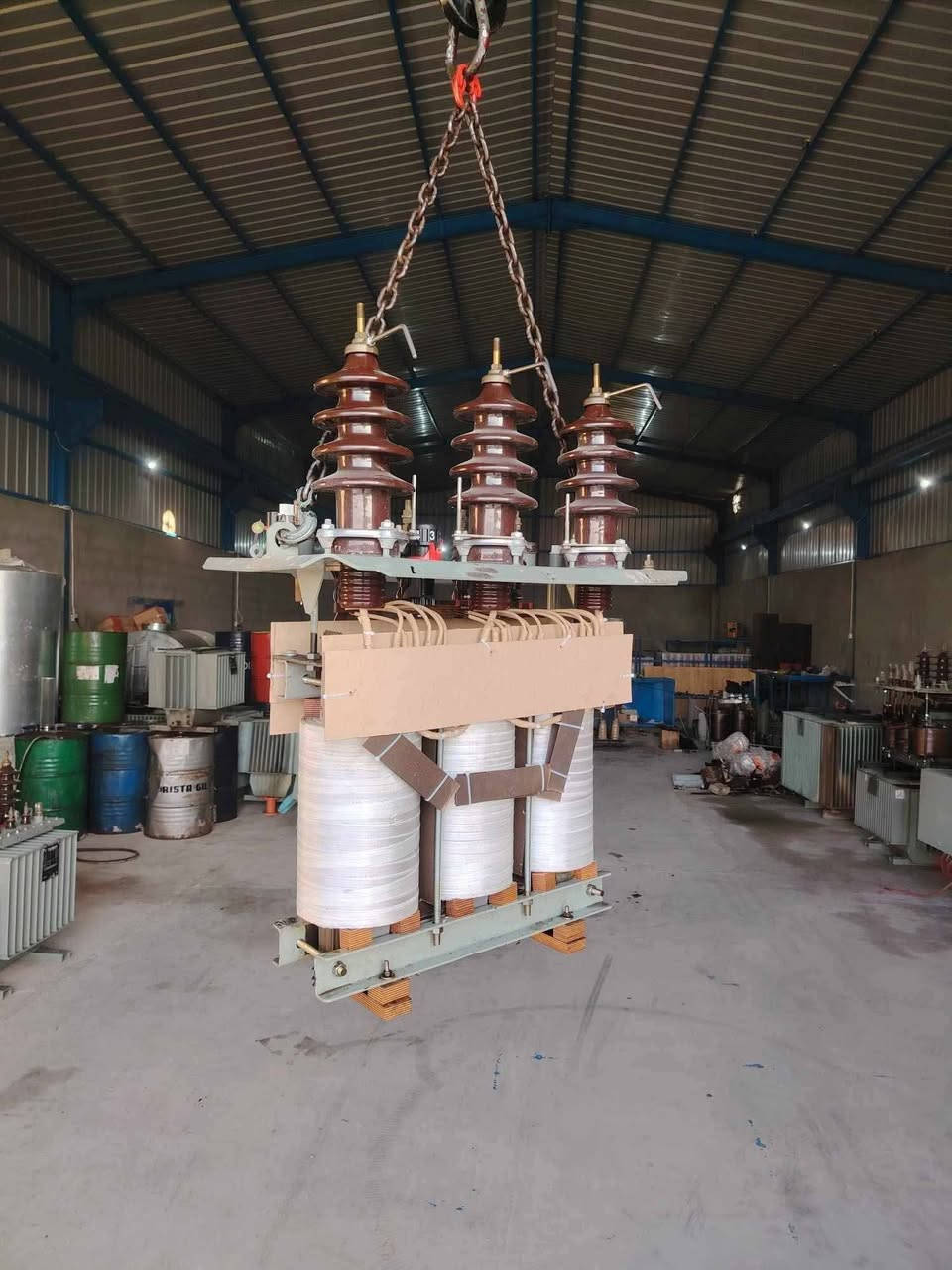 ورشة حارث لصيانة وتأهيل المحولات الكهربائية
🔧 صيانة جميع أنواع المحولات بإشراف هندسي متخصص.
⚡ نعمل على خطوط 11 و 33 ك.ف، ومستمرون في العمل طوال أيام الأسبوع بأسعار تنافسية ومناسبة جداً.

📌 بإدارة:
🔹 المهندس رياض
📞 *********** | ***********

🔹 أسطه حارث البجاري
📞 ***********

📍 العنوان: كركوك – قضاء الحويجة – قرب سيطرة البكارة.
