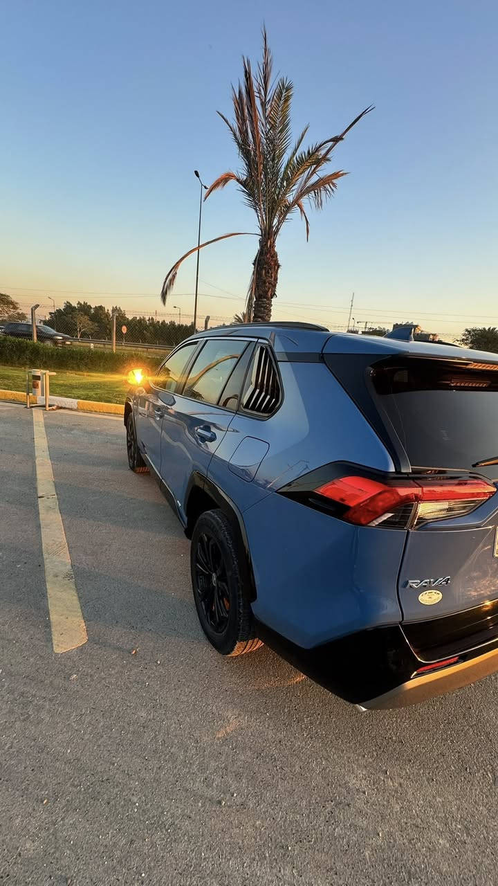 السلام عليكم 
متاح راف 4  هايبرد
موديل 2023
بدون شاصي بدون لغد بدون ايرباك 
كلش نضيفه وكلشي بيها بعده ع وضع الشركه 
فول مواصفات 1/1 
فتحة سقف
كشن كهرباء
هيتر بل كشنات 
تدفئة استيرن 
رادارات امامي خلفي
نقطه عمياء
تحديد مسار 
كشافات ضباب
جنطه كهرباء
اشاير بل مري 
لايت زنون بلادي 
ويل 18 بلادي 
تبريد قطعتين 
لايت اوتو بل اماكن الضلمة يشتغل عالي 
بصمتين اجتي وياها 
3 انظمه قياده ايكو سبورت  نورمال
حادثها جاملغ الامامي من جهة الراكب مبدل ومصبوغ و مرشوش نص باب الراكب و ربع البنيد

مكاني بغداد الكرخ 
***********
