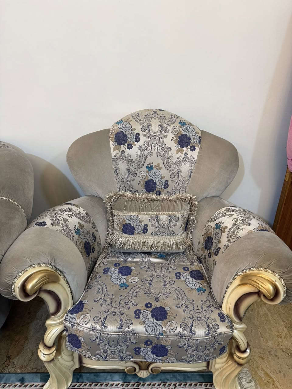 السلام عليكم تخم ملكي للبيع تفاصيله قنفتين كبار و4 صغار ووياهم طبله وسطيه ضمن التخم السعر مليون ونص وبي مجال الموقع بغداد للتواصل ***********
