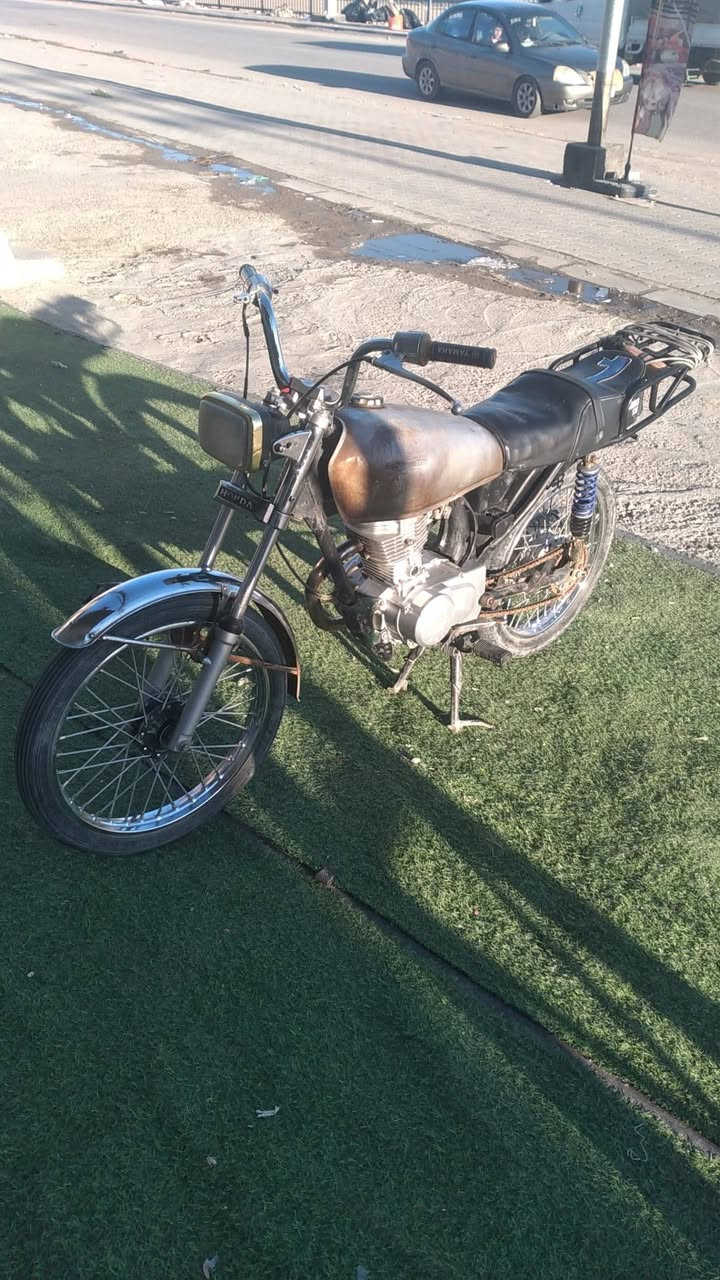 السلام عليكم دراجه ربعه كير حربي نامه شالمجه الشاصي 18والتعميره23الدراجه صوالي وكيله العارضي مالت شغل تأخذك من بيتك توديك الا شغلك 😁وترجعك الا بيتك 🤣الدراجه تجي وشوف تعجبك يصير خير ما تعجبك عوفه سعره450وبيه مجال الشراي مكانه النجف الكوفه شارع المعمل السمنت شارع السبيس  ملاحظه اني عدي شغل من ساعه 7الصبح الحد 6العصر متواجد بل الجريويه قرب مطعم العراق 🤗الرقم *********** ما بيه وتساب
