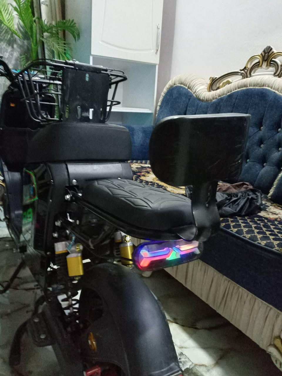 السلام عليكم موطور للبيع كلشي شغال R9 اخو الجديد نظيف الاستفسار ***********
