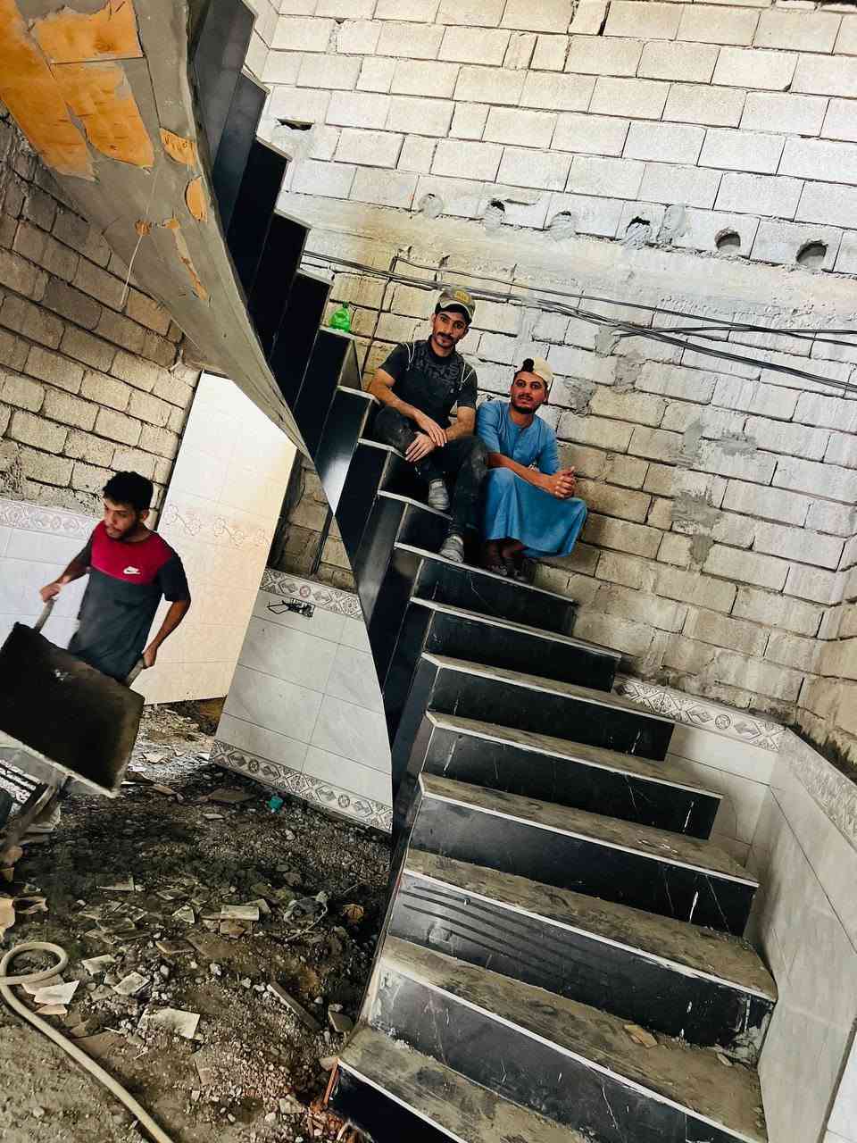 السلام عليكم كادر سيراميك متفرق حالين شرط استلام مهندس واسعار معقوله
الكادر مكتون من ثلث اسطاوات 
 للاستفسار :***********
