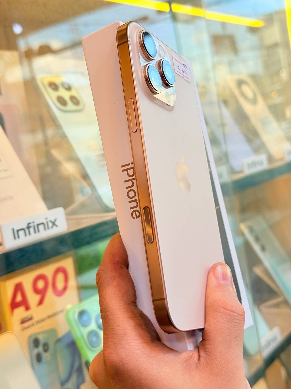 أيفون16 برو ماكس عربي شرق اوسط  ذاكره 256 بطاريه 96اعتبره فاتحه بيدك من كارتونه ممبدل بي شي مع ضمان 5 ايام نضافه 100‎%‎ كامل ملحقاته  وتر بروف عل حاسبه كله نورمل مكاني بغداد البياع شارع 13 مركز الريس للموبايل 
⭕️متوفر اقصاد رافدين منصه ⭕️
السعر مليون و350  الف
 ***********
