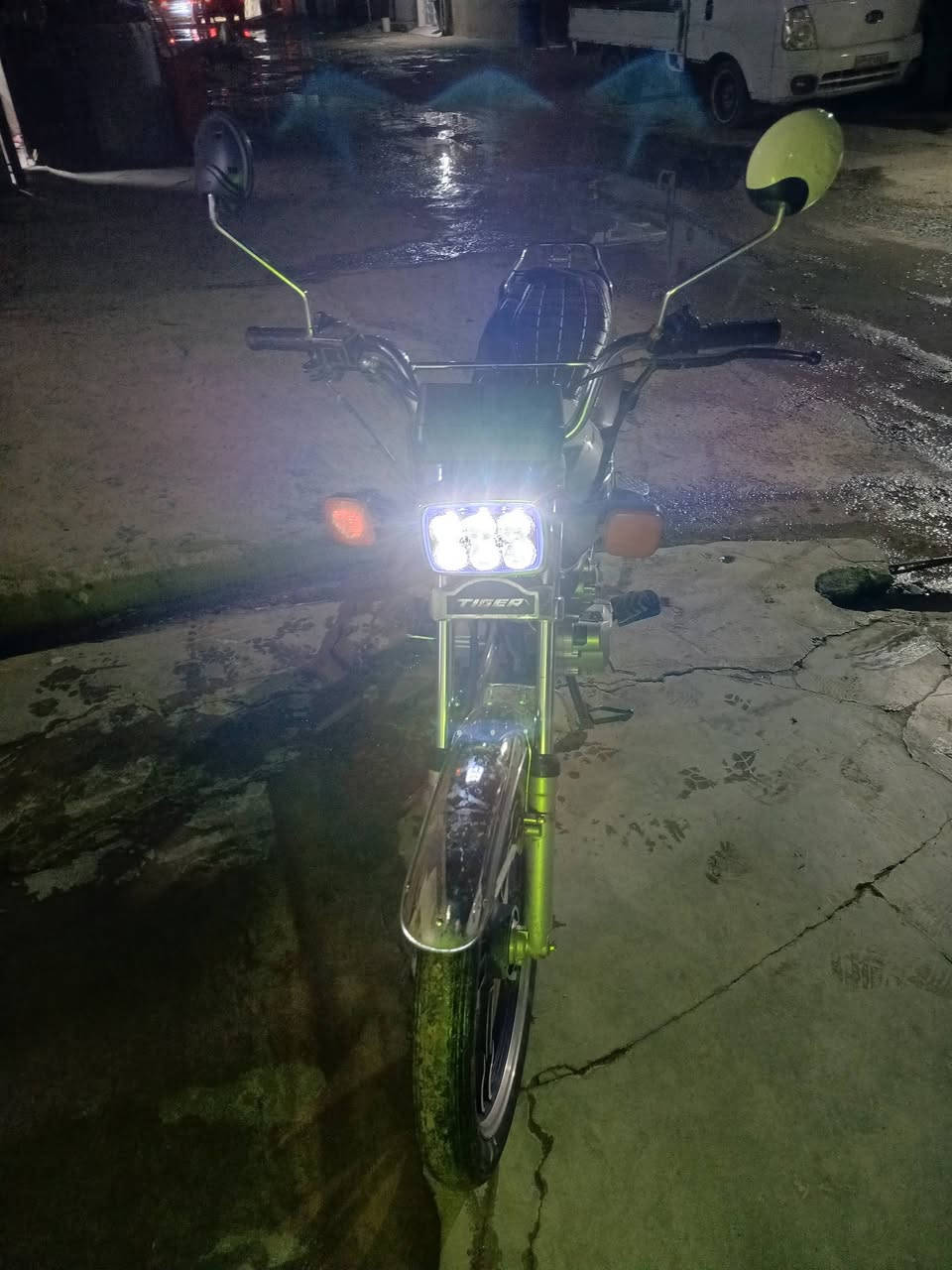 السلام عليكم ماطورات للبيع الاسود20والبيض واحد 22والاخر البي لزقه حمره بالكشن 23 الشراي يخابر كل واحد وسعرو مكاني قرب كراج بغداد 
***********
***********
