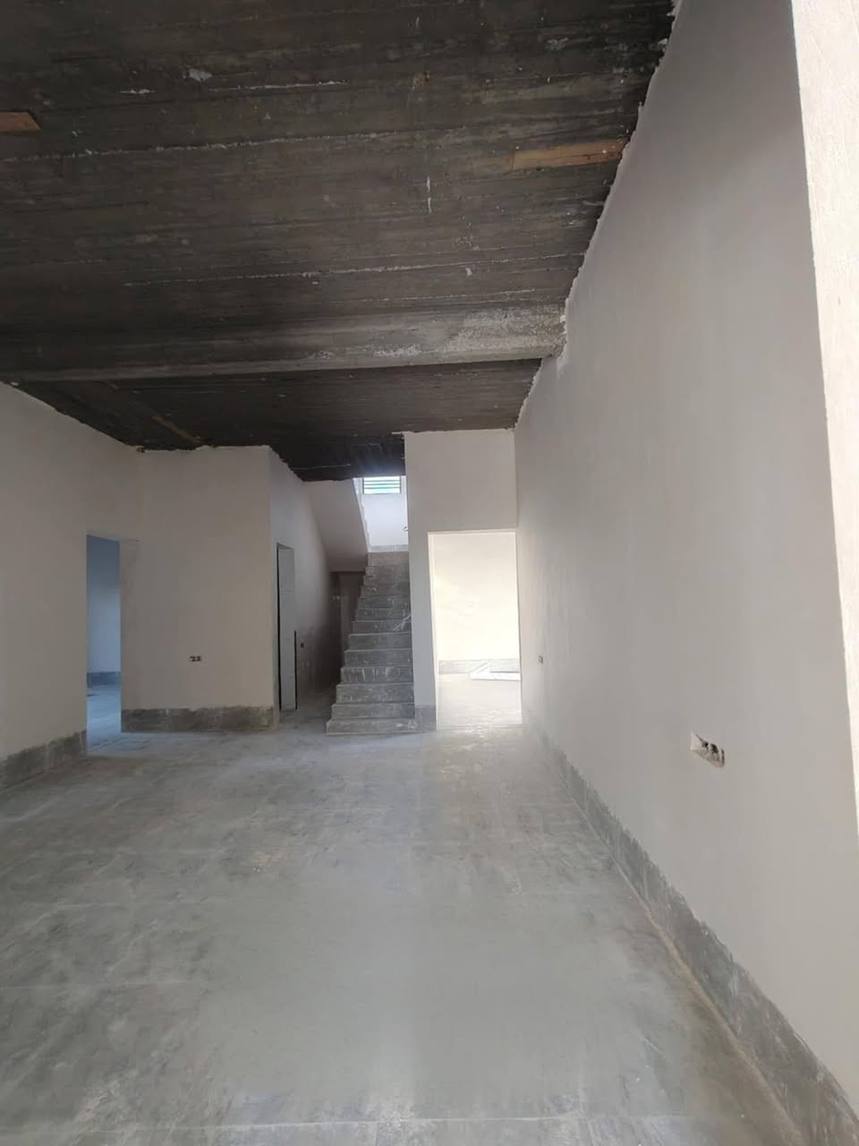 سلام عليكم كادر لبخ جص من لموصل شغل كلو مصاطر تريد المصرف علي تريد عليك متفرق حالياً من يرغب في العمل اتصال عل رقم ***********
