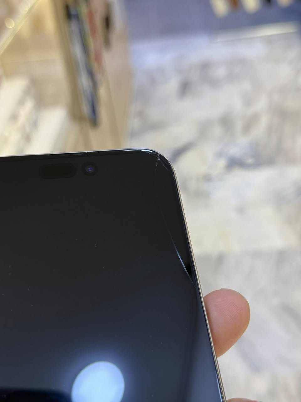 ايفون 15 برو ماكس الذاكرة 256 البطارية 87 الجهاز بي فطر خفيف بالكلاس من فوك ما مئثر ابد بالشاشة الجهاز وتر بروف نضافة 100 ‎%‎ باكيت كيبل كامل ملحقاتة ماستر الجهاز فطر موضح بالصور على اليمين من فوك 
التواصل على الرقم ***********
السعر 870 الف وبي مجال للشراي حك الجية
مكاني بغداد السيدية الشارع التجاري
