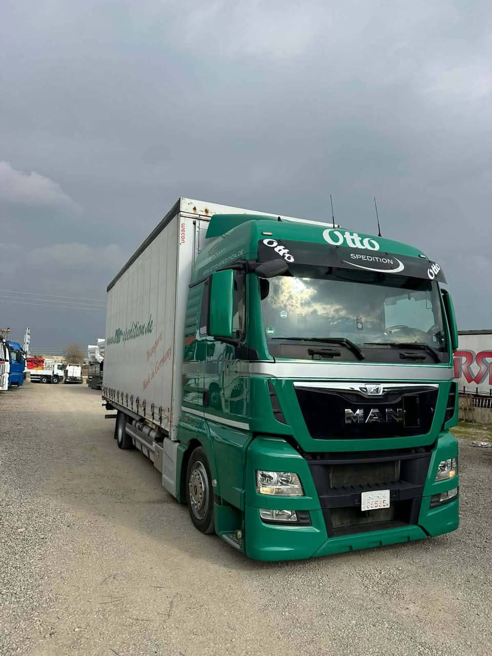 مان ٢٠١٦ بۆ فرۆشتن
مان tgx18,400 فول مواسەفات
ڕەقەم سلێمانی، ڕەقەم و سەنەوی نوێیە و بەناوی خۆمانە
فول فولە یەک دینار مەسروفی تێدانیە
ناونیشان چوارقوڕنە 
ژمارە مۆبایل 
***********
نرخ ٢٩٠گەڵا
