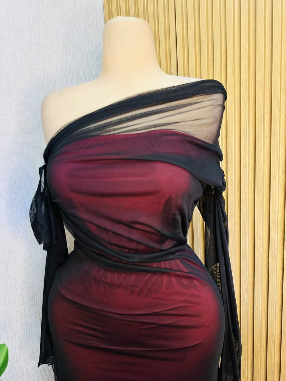 فستان العيد 🎀✨
خامه شيفون ناعم مبطن 
قياس فري سايز يلبس من وزن 55 الى 85 

للحجز والاستفسار يرجى مراسله الصفحه
رقم هاتف واتساب ***********
توصيل بسماية 1000
بغداد 5000
محافضات 6000
يوجد دفع عن طريق الماستر كارد ✅💵
