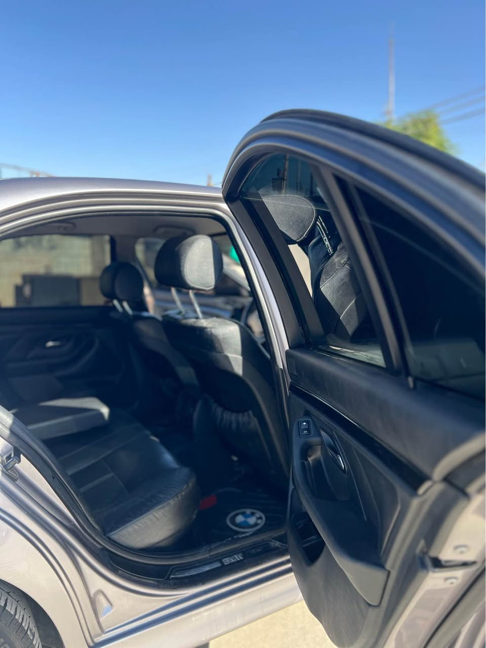 BMW 530i 2001
یەک دەرکی سبوخە و شانی بەس کلێر کراوە بەشەرتی مەحجون سەیارەکە هەموو گیانی بەشەرتە کارەبای بەشەرت گێرو مەکینە بەشەرت 
کوشن جڵدە
گێر تۆماتیکە
سەیارەکە سبوخ ئەستورە
سەیارەکە زۆر پاک ماوەتەوە أربيل, العراق


**إذا كنت صاحب هذا الإعلان وتريد حذفه لأي سبب، رجاءا أرسل رسالة إلى الدعم الفني**