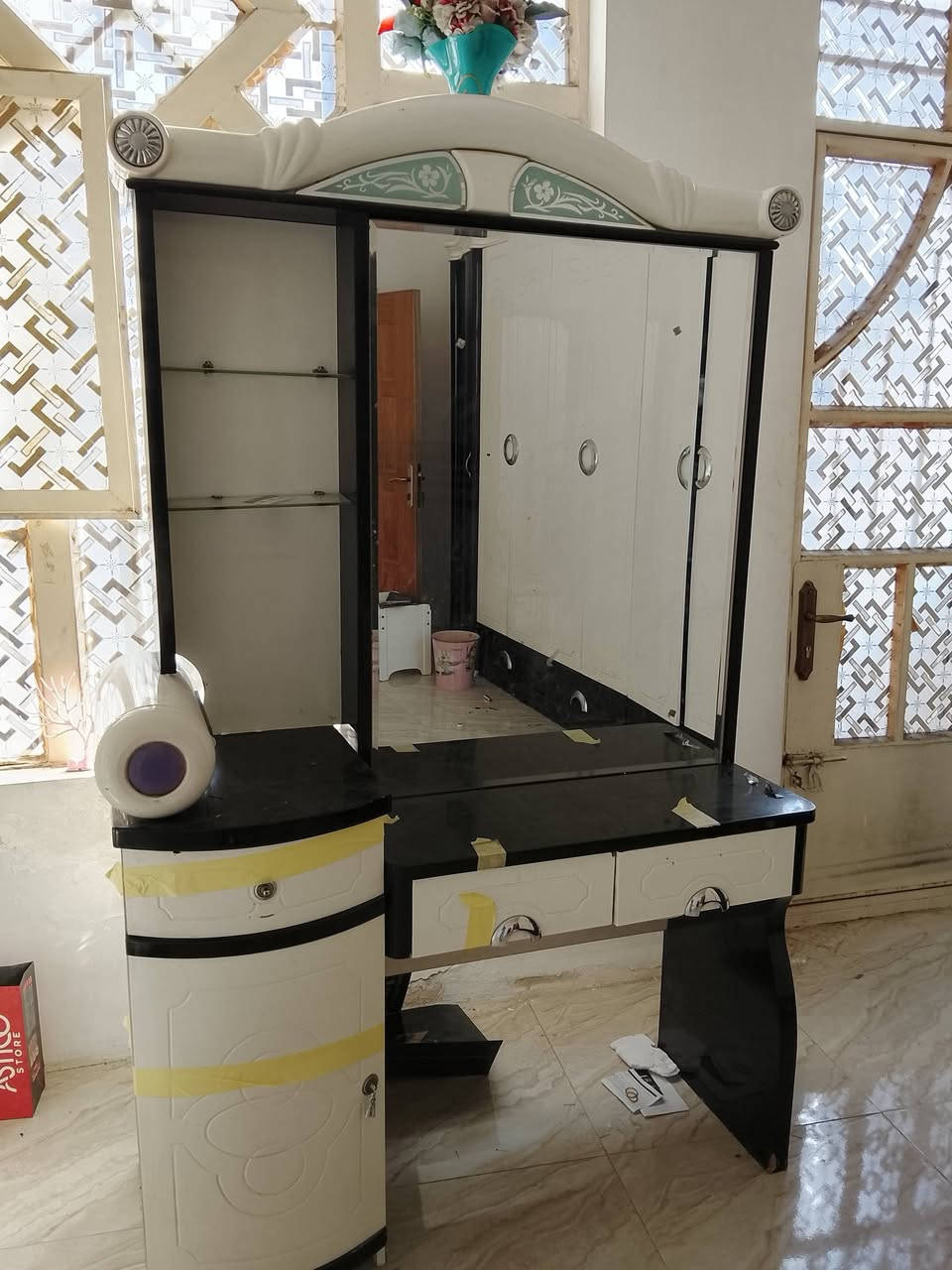 السلام عليكم عندي غرفة للبيع مستعمله هيه وملحقاته كامله
عنوان الكريعات للأستفسار ***********
