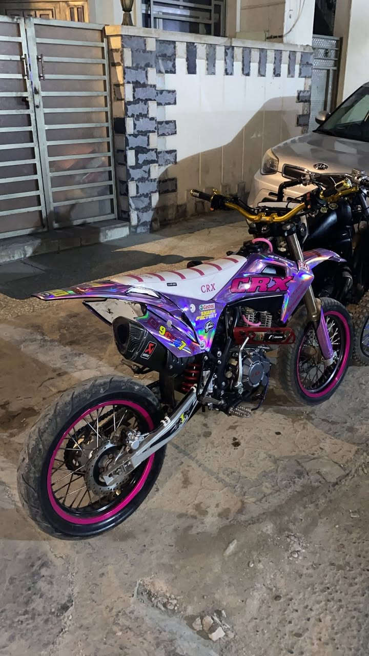 سلام عليكم دراجه قفاز CRX 300cc موديل 2025 ماشيه 10 الف
مكينه نضيفه كلش لا صوت ولا نضوح ولا تبخير وناعمه والدراجه عليها ادامه عامه من دسكات و تنضيف كابريتر وبلكات الدراجه كامله مكمله برغي مابيها نقص 

اخوان الدراجه ملغومه تزويد  وشم سمائي 7 الوان
ستيرن وقاعدات ستيرن وقبضات سكليتر ويدات بريك وكلج ذهبي اصلي 
تايرات و وياله سياحي مال كاوسكي
كشن دوشمه وعمل خاص عالي طبي 
صوندات 
وبيها منضومه شوته زرع رياضي 
صالنصه رياضي مال تي ماكس 

ملاحضه * انطيك وياها ويالاتها البلاديه وكفراتها وكل غراضها البلاديه وياها 
السعر : مليون و 900 بيها مجال قليل 
مكاني بغداد الصليخ او الـ600
رقمي ***********
