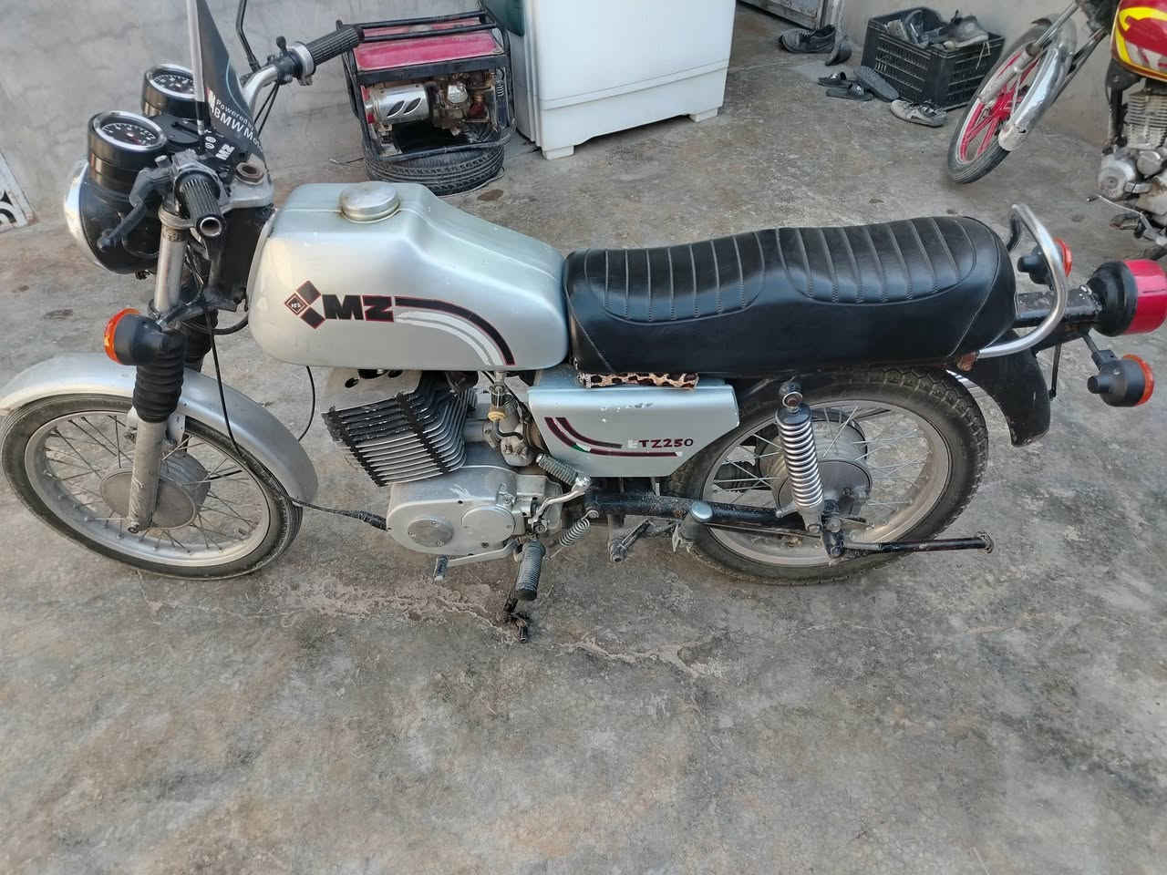 اسلام عليكم من رخصة الأدمن للبيع دراجة MZ82 سايز 5كصه جديده عسحك تعمير جديد دينمو وارميجر بيها لحيم بلخشم وجوه الكشن صوب واحد كهربائياتها كلها شغاله سعرها 1400 وبيها مجال العنوان سامراء


**إذا كنت صاحب هذا الإعلان وتريد حذفه لأي سبب، رجاءا أرسل رسالة إلى الدعم الفني**
