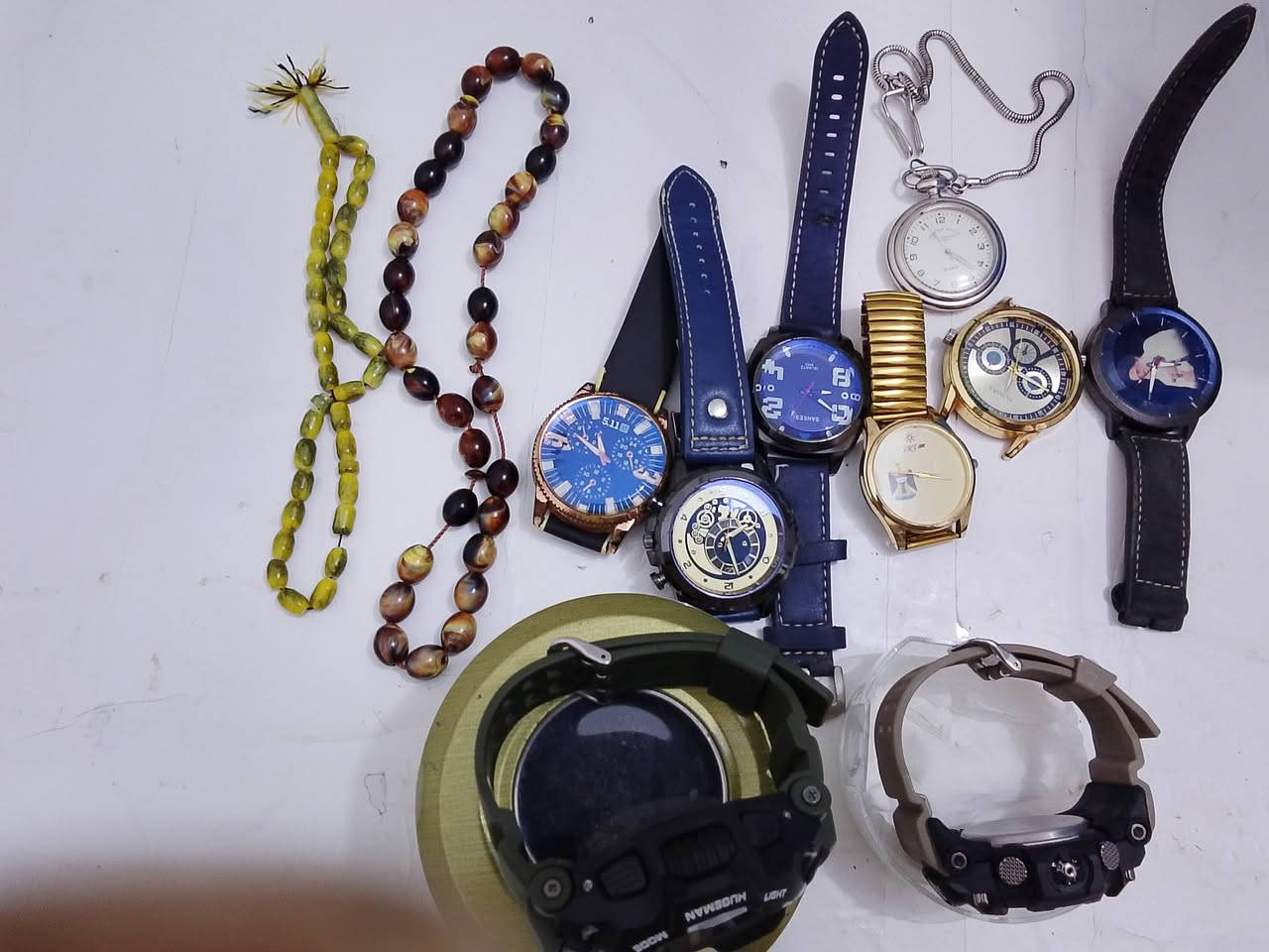 ساعات بانوانعها و2سبح واحجار عقيق يماني جزع وحجر لازورك وحجر عباس اباد الاصلي وكذلك محبس عقيق يماني جزع العنوان الناصريه مركز باقي التفاصيل تعال خاص او الاتصال ***********
