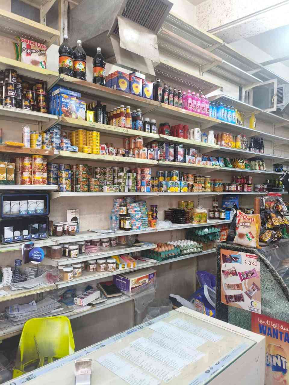 السلام عليكم محل اسواق للأجار مع بيع الغراض المحل على الشارع مقابل مطعم شاورما الشام  قرب قهوة بيت أموري للأستفسار والتواصل ***********
