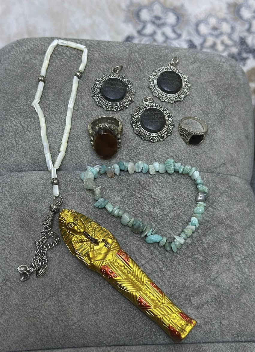 # غراض باله اوربي
قلايد عباس اباد ومحابس وفرعون ومجموعتها سعرها / 10 الف
 ساعة رولكس باله امزون قفل بحري سعرها / 10 الف 
محابس نيشابوري طلاء فضه مع سبحة نيشابوري / 10 الف 
يوجد توصيل لكل محافظات ***********
