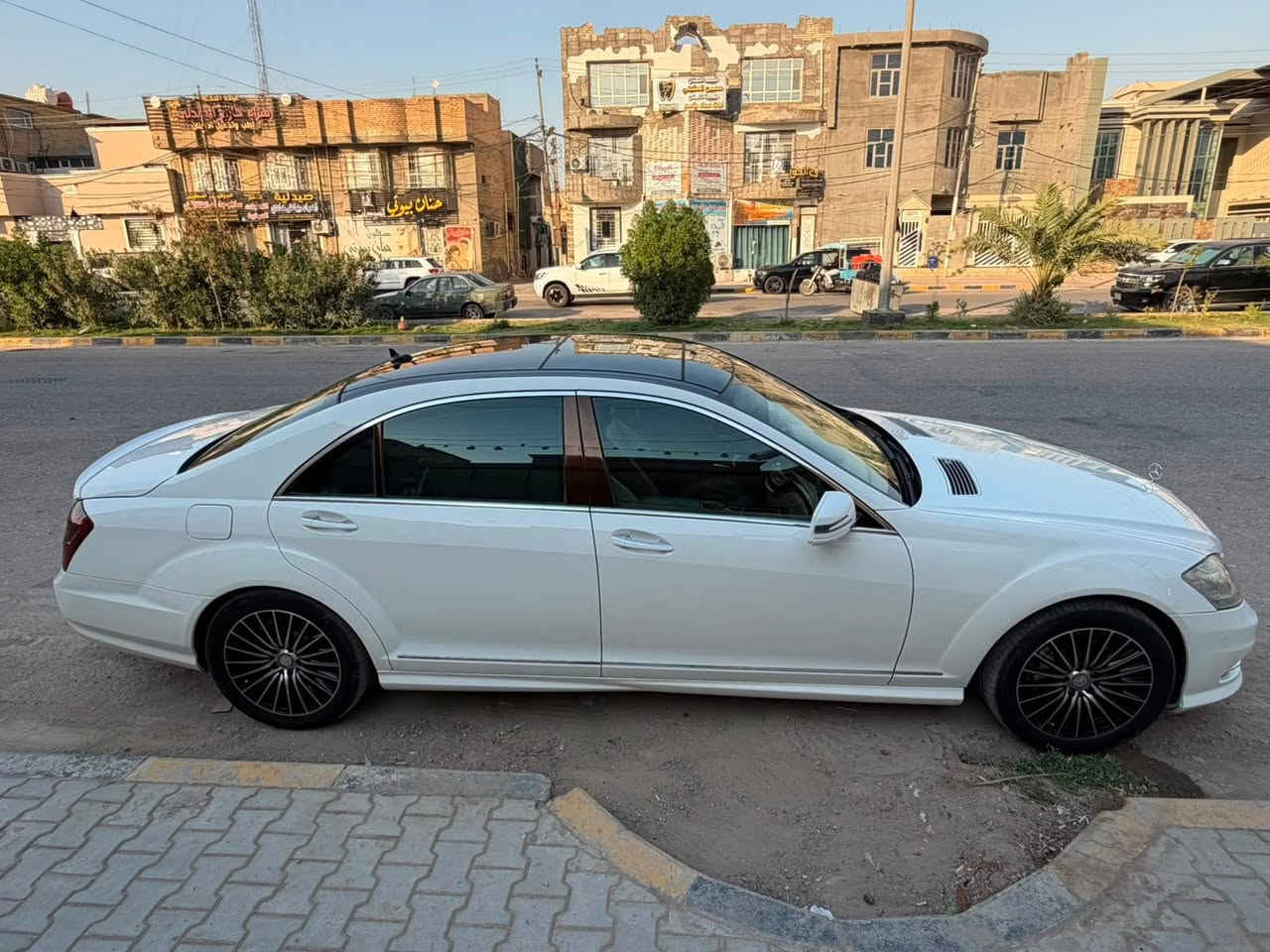 للبيع مرسيدس S350
فول موصفات 
بصمة 
وارد خليجي
بنوراما 
باب طويل 
بردات خلفي وجوانب 
داخل عسلي 
مكينه وكير بشرط 
تبريد ثلج 
رقم سليمانيه الجديد 
تحويل وكالة عادي 
حداديه جديده 
موديل 6 محدث 13 
بيبان شفط 
بيها قطعتين صبغ جمالية 
مكان السياره نجف 
سيارة جديدة مابيها نقص 
مال جناي 
بيع او مراوس بأقل منها
***********
