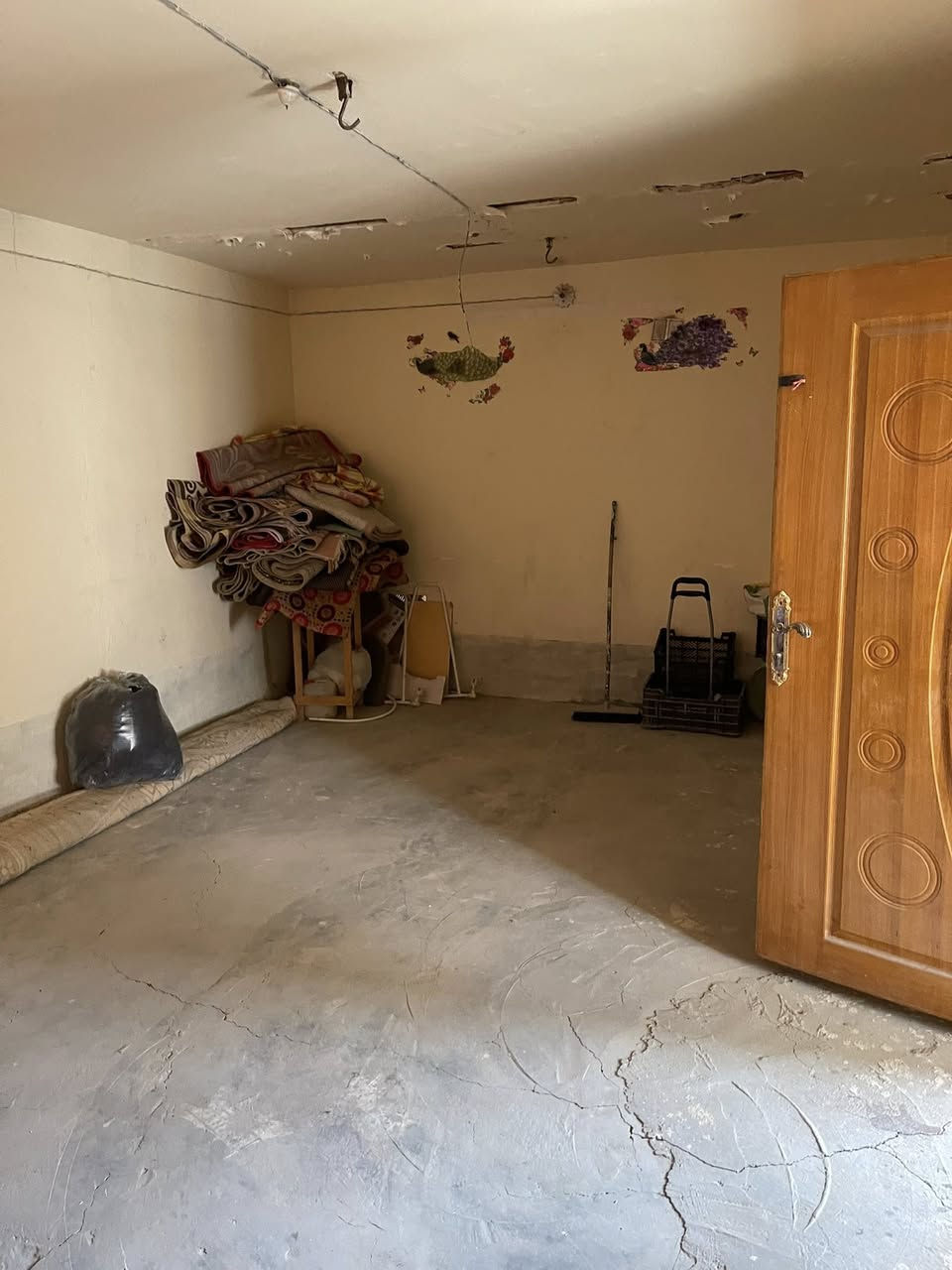 السلام عليكم بيت للبيع مساحة ٧٩متر بناء جيد يحتاج ترميم مثل ما موضح داخل الفيديو موقع البيت قريب ع شارع المعمل وشارع الجمهوريه وقريب ع مرقد مسلم ابن عقيل تقريباً ٣ دقايق مشي للتواصل خاص .


**إذا كنت صاحب هذا الإعلان وتريد حذفه لأي سبب، رجاءا أرسل رسالة إلى الدعم الفني**