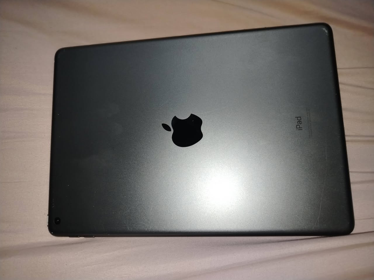 سلام عليكم شباب ايباد ايفون 9 للبيع جهاز صار شهر من ماخذه جلغ مابي بس بل لزكه مال شاشه فطر السعر 350 وبيه مجال للاستفسار ***********
