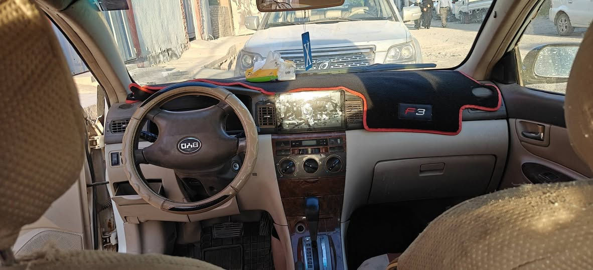 #للبيع
BYD f3 
موديل 2013 
_كير ومكينة كورلا بيكاتشو 1.800 جديد لا تبخير ولا تنقيص
_ رقم انگليزي سنوية لل 2033 باسمي 
_ مصبوغة عام ومكفولة من الحادث والغرق بيها ضربة بالجاملغ الخلفي  تخم تاير جديد  بگ لايتات جدد  مري جدد السيارة ترايك بيها وين مايعجبك السعر 60 وبيها مجال للشراي 
للاستفسار اكثر الاتصال على الرقم : ***********
