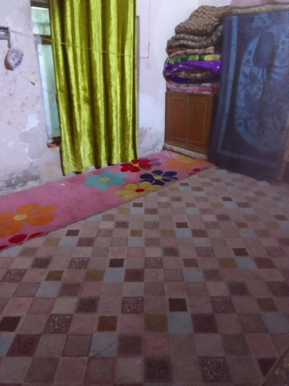 بيت للبيع العنوان الحميديه شارع المعسكر خلف مدرسه المختار خدمات موجود مي مجاري تبليط كهرباء نت ظؤي المساحه 180 متر السعر 50وبيه مجال قليل الاتصال على رقم ***********
