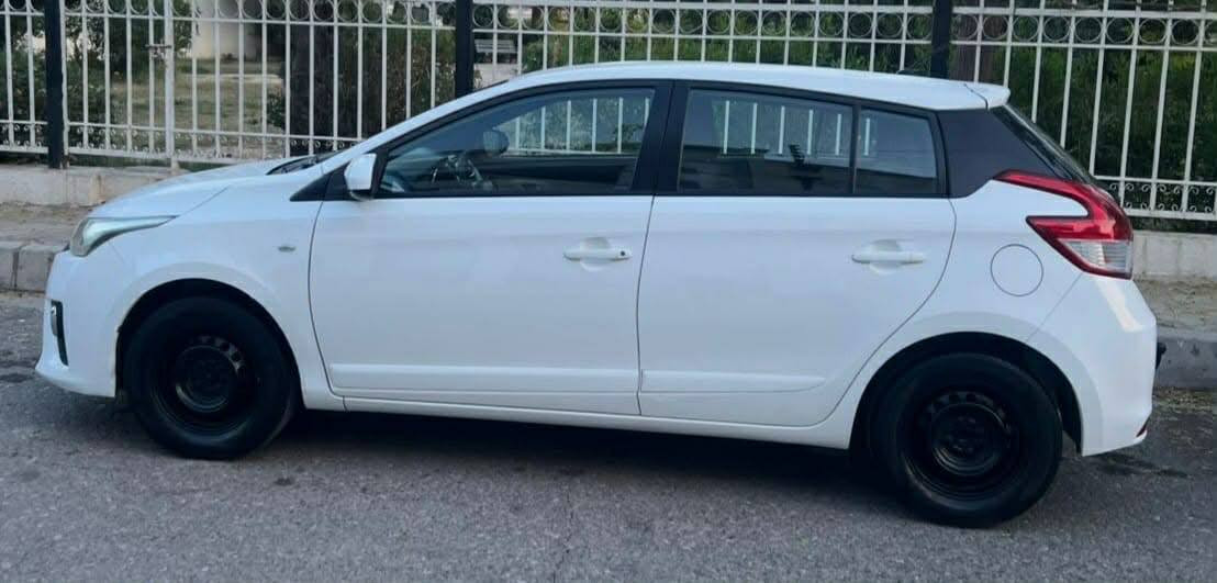 تويتا يارس موديل ٢٠١٥ سةيارةكة زؤر جوان و بةر جاوة دةركةو جاملخةكى پيدى ئارة كةمةكى بةس قةيتانى بشتى تةقية بيشى كبسة رةقةمو سةنوى ١ سالى ماوة بةسةر بجيت كير مةكينة تةبريد تةقة و رةقةى بةشةرت شوين هةولير ١١٠ وةرةقة و مةجاليكى برايانة *********** أربيل, العراق
