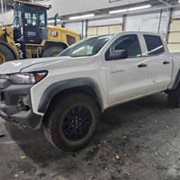 شوفرلية كولورادو تريل باس دفع رباعي مواصفات عاليه  2025 للي عنده كتاب ...