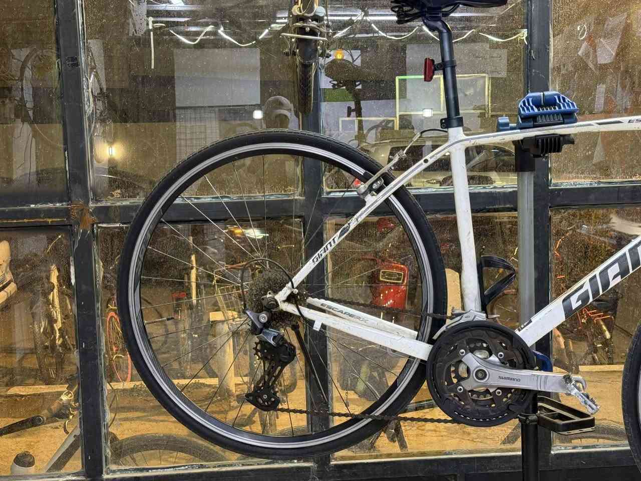 بايسكل c700 جاينت واير دفن المنيوم ماشة وللشة بالكامل مثل متشاهد نطافة الدراجة
البدالات شغالات كلشي شغال 
بس العكرب الخلفي مخلي عكرب جبلي مو مالته بلادي بس عكرب اصلي سعره ١٦٠ مكاني مدينة الصدر


**إذا كنت صاحب هذا الإعلان وتريد حذفه لأي سبب، رجاءا أرسل رسالة إلى الدعم الفني**