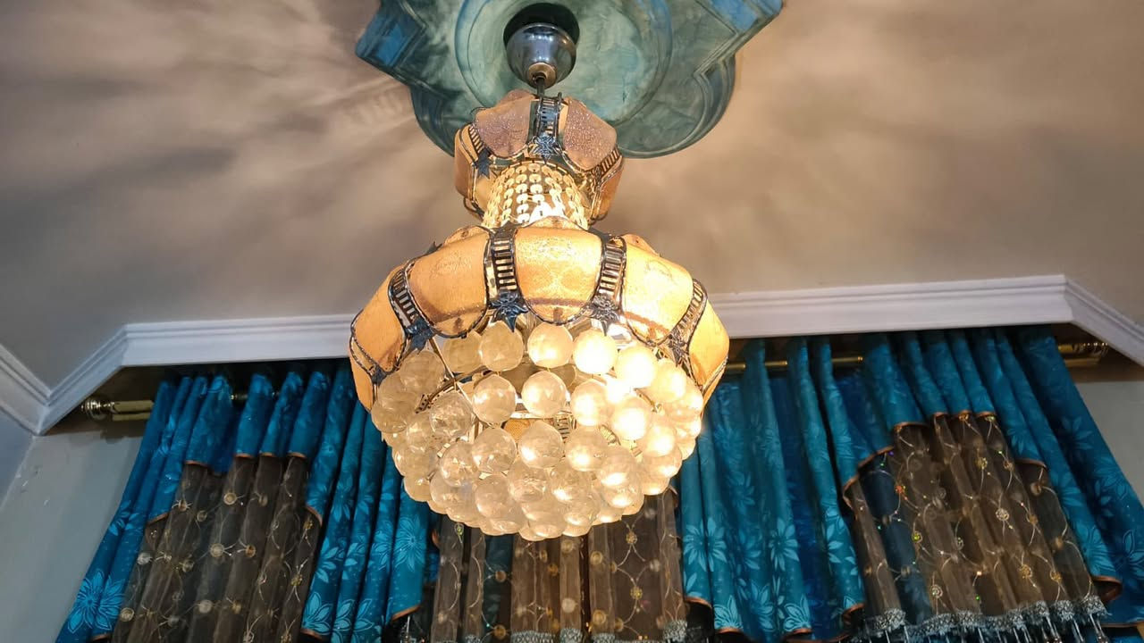 السلام عليكم اريد ابيع هذا التخم ملكي مابيه اي شي نضيف بس نسد المكان اخذ مساحه الصاله بمليون وبيه مجال وعندي زوج ثريات وزوج براكتات ب 300وبيهم مجال مكاني اعلام السيديه والي يشتري مااقصر ويه


**إذا كنت صاحب هذا الإعلان وتريد حذفه لأي سبب، رجاءا أرسل رسالة إلى الدعم الفني**