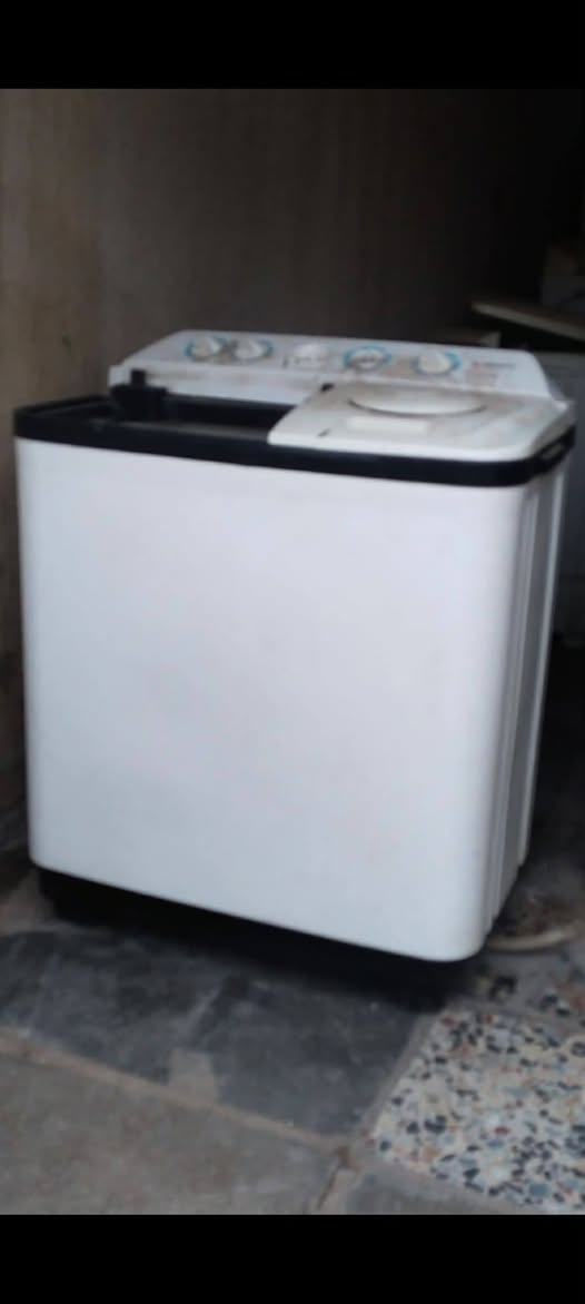 السلام عليكم غساله نضيفه للبيع كامله وشغاله السعر ٤٠ وبيها مجال مكاني الحسينيه رقمي *********** اتصل وتدلل
