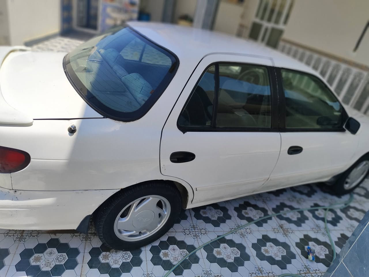 السلام عليكم ورحمة الله وبركاتة من رخصت الادمن المحترم كيا سيفيا موديل 96رقم بغداد مشروع وطني بسمي كير عادي محرك 1600تدفئة تبريد سيارة جاهزه ع الاخير السعر المطلوب 40وبيها مجال قليل ديالى الخالص سراجق للاتصال ***********  ***********
