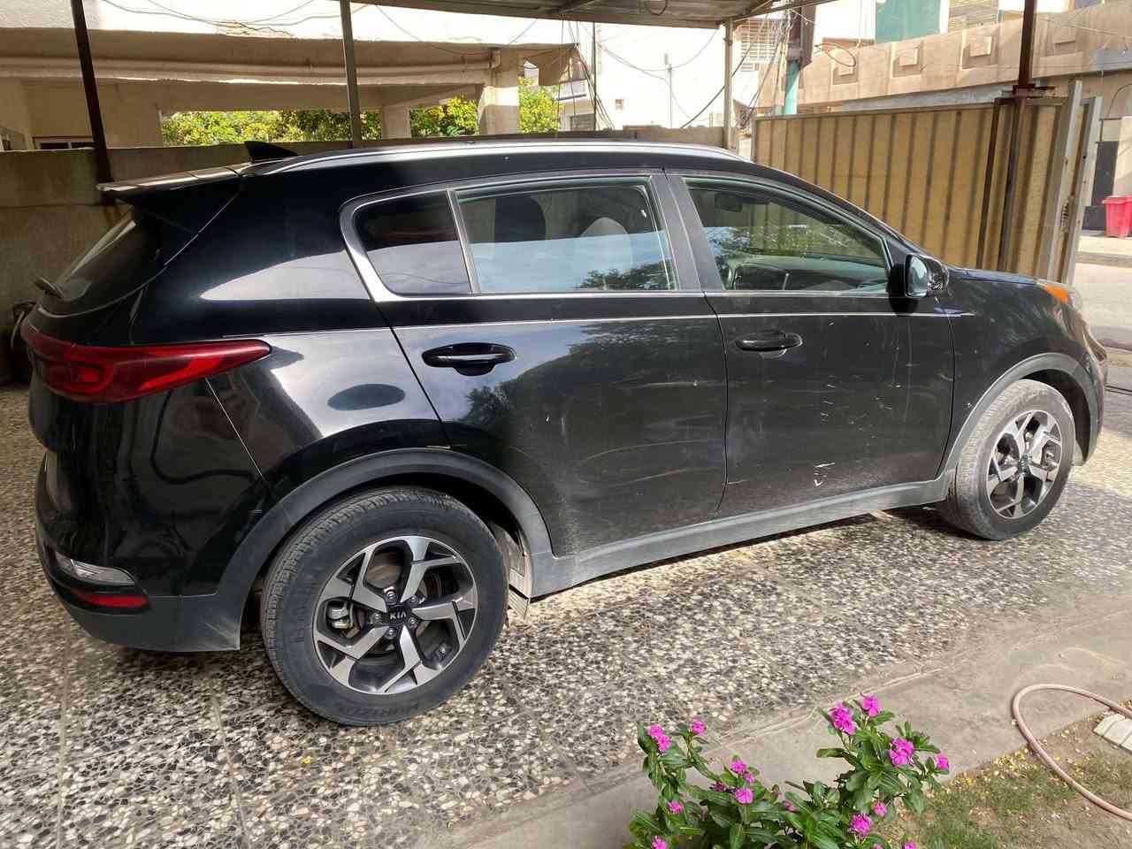 سلام عليكم كية سبورتج موديل ٢٠٢٠ ماشية ١٢٠ ألف ضربه خلفية كلش بصيطه قبق الجنطه بيها حساسات وكروج سرعه بدون بصمه وبدون فتحه سياره كلش حلوه محرك كير تبريد كله بشرط عنوان السياره غزالية سعر 165 وبيها مجال شي قليل رقم تلفون ***********
