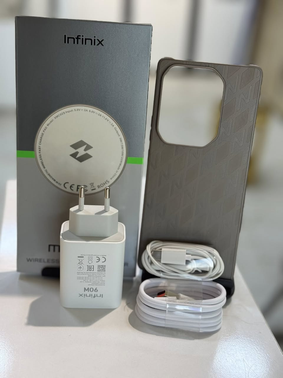 9 Infinix Note 50 Pro برو 50 هاتف انفينكس نوت
1080 x 2436) +FHD بوصة، دقة 6.78 بحجم AMOLED شاشة بكسل)، معدل تحديث 144 هرتز، سطوع يصل إلى 1300 شمعة
المعالج
ثماني النواة، معالج رسوميات ،ta
Mali-G57 MC2.
الذاكرة والتخزين
8/12 جيجابايت رام، 256 جيجابايت
الكاميرا الخلفية
كاميرا رئيسية 50 ميجابكسل (Sony IMX896 ) ، بفلاش رباعي LED،
صوير فيديو 4K و 1080p.
الكاميرا الأمامية 32 ميجابكسل
البطارية
5200 مللي أمبير، شحن سريع 68 واط.
نظام التشغيل
واجهة 5
الاتصال
4G. Wi-Fi. Bluetooth 5.0. GPS. USB Type-C.
الميزات الأخرى
بستشعر بصمة الإصبع (جانبي)، مقاومة الماء والغبار IP64، ظهر الهاتف مع .RGB إضاءات
ويجي ب 120 فريم
ملحقاته كفر ولاصق وشاحن لاسلكي وشاحنه 90Wوكيبل اصلي وسماعة اصلية

ويتوفر لدينا نظام التقسيط المريح 
كل ماعليك زيارتنا لموقعنا واسط/النعمانيه 
شارع ابو مهدي المهندس قرب اصايل حلب
 للاستفسار اكثر مراسله الصفحه او الاتصال على الارقام التالية 
***********
***********
