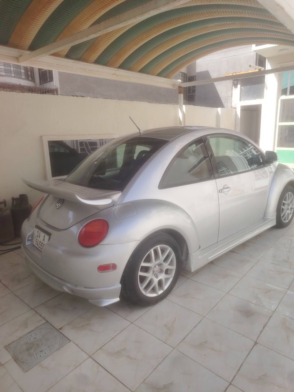 فوكس واكن مديل 2000 جاهزه مابيه نقص رقم بصره دولي بسمي السيارة بلديوانيه مصبوغه لوجود جراد مكفولة من الضربه والتبديل السعر ٦٥ورقه هذا رقمي ***********
