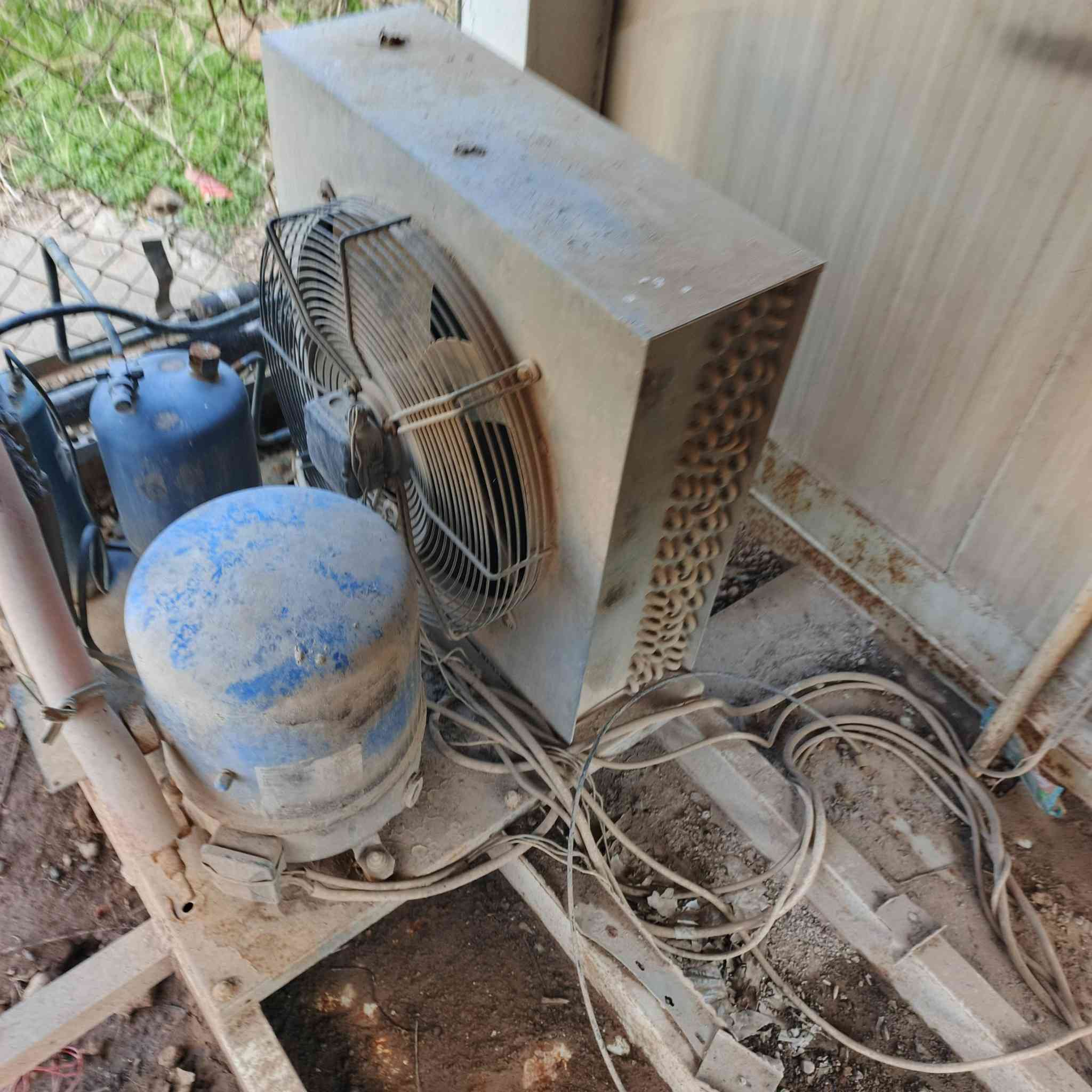 سلام عليكم عندي براد شغال نضيف العنوان الضوعية   السعر ٥٥ورقه وبي مجال قليل***********
