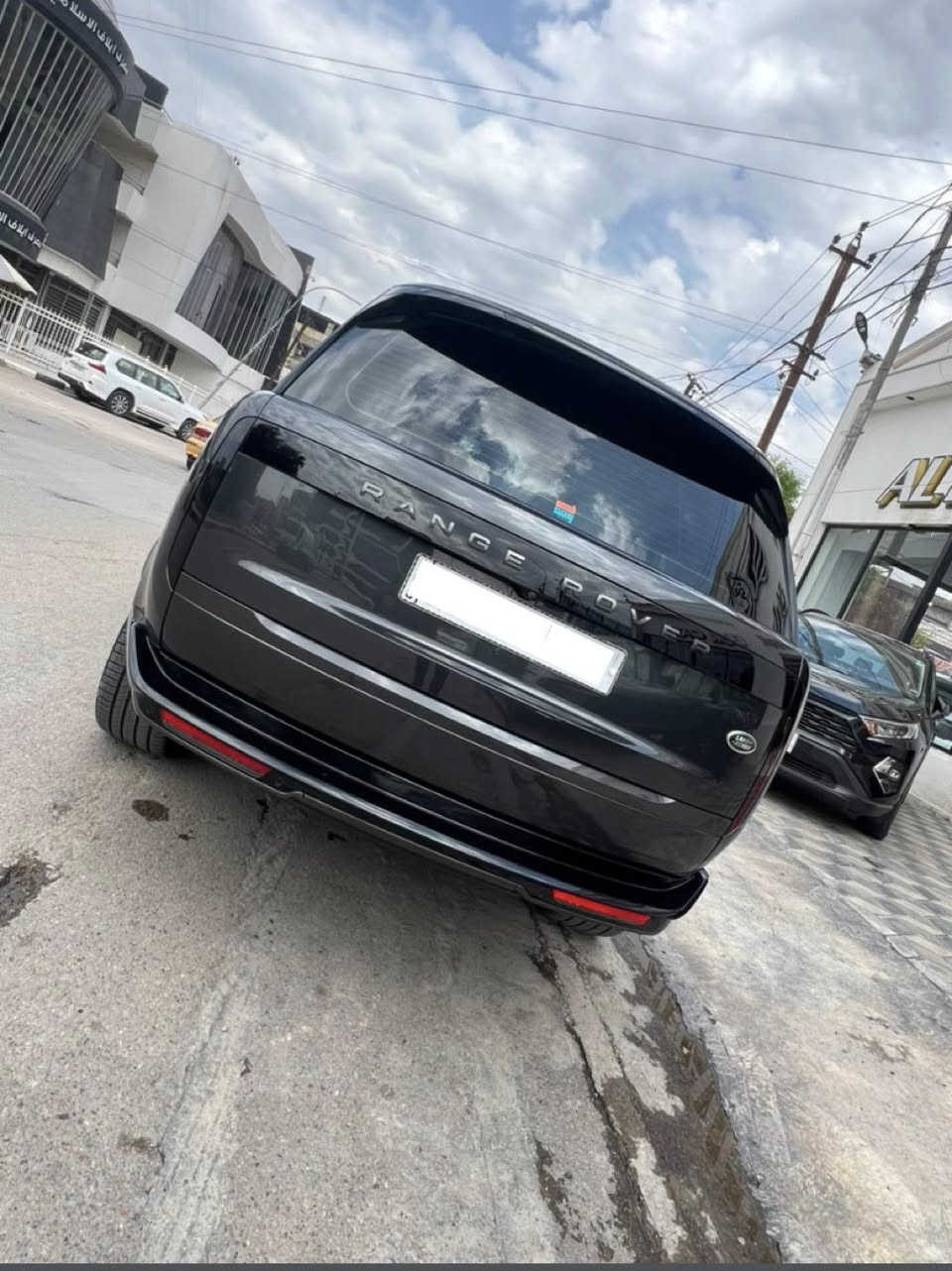 رانج روفر أوتوبيوغرافيك L
فول مواصفات، موديل 2023 
8 سلندر، رقم بغداد، ماشية 50 ألف كم، خليجي صار بيها تبديل قطعتين نفس اللون  وضع الشركة، مغلفة PPF، تحويل مباشر.
ترهم مراوس
بغداد 
***********
