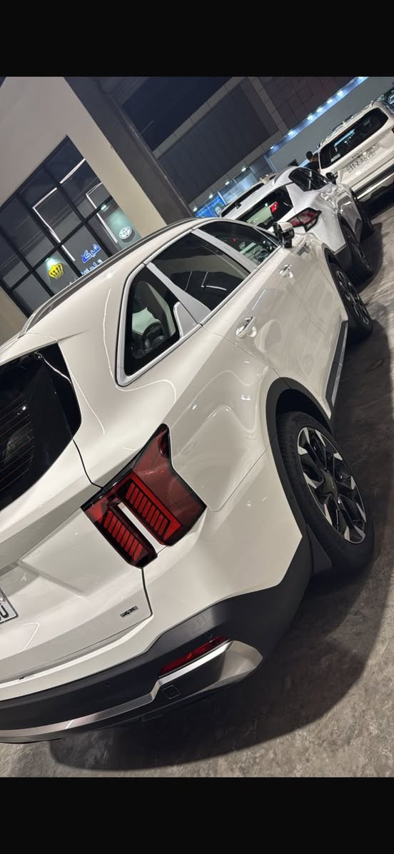 سلام عليكم خوان
الموديل/ 2024
النوع /كيا سورنتو فئة 4X فول فول 1/1فارويل 
السقف بانوراما 
تشغيل بصمة وتشغيل عن بعد
الكشنات كهرباء وحار بارد 
ويل 21 شكل جديد 
صندوق كهربائي 
ماشيه 39 الف KM
مري جانبيه شفط وأشاره 
السياره فول بعد بيها هواي مواصفات ومزوعه مواصفات 
لاستفسار ***********
