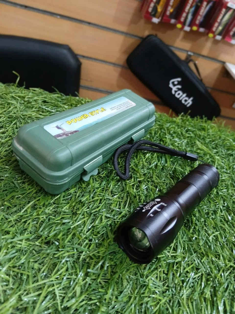 كشاف
يوفي 
زوم حجر 
كشاف معدن بل كامل 
السعر 7 الف  عندي 3. قطع حديد بالكامل


**إذا كنت صاحب هذا الإعلان وتريد حذفه لأي سبب، رجاءا أرسل رسالة إلى الدعم الفني**