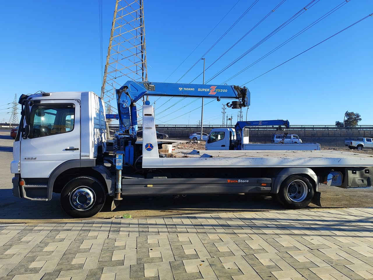 للبيع تيكو كرين فحل ٨برغي سته سلندر 3سلايت جديد حاويه موديل 2009 جوبلس خلفي مجموعه كتروز ***********
