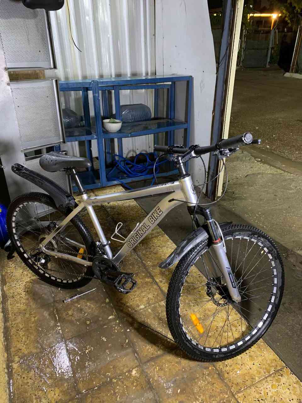 السلام عليكم
بايسكل (MTB) – Original Bike
حجم ٢٦
الإطار: ألمنيوم خفيف وقوي
السرعات: تبديل خلفي ٨ امامي ٣ 
الفرامل: دسك أمامي + خلفي
دبلات تنقفل تنفتح + مساعد يمتص الصدمات 
تايرات جدد ضد الكزاز ول سلي 
اخو الجديد استعمال قليل وبل حقيقه انظف واحله 
السعر ١١٠ الف وبي مجال بسيط
للاستفسار التواصل ماسنجر وواتساب
***********
