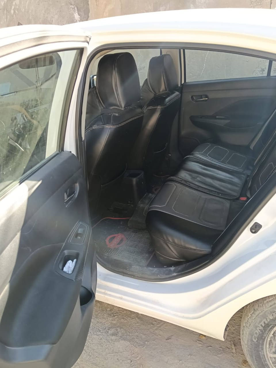 موديل ٢١ عارضها ١٢٥ وبيها شي بسيط للاستفسار ***********مكاني فلكه حي النصر
