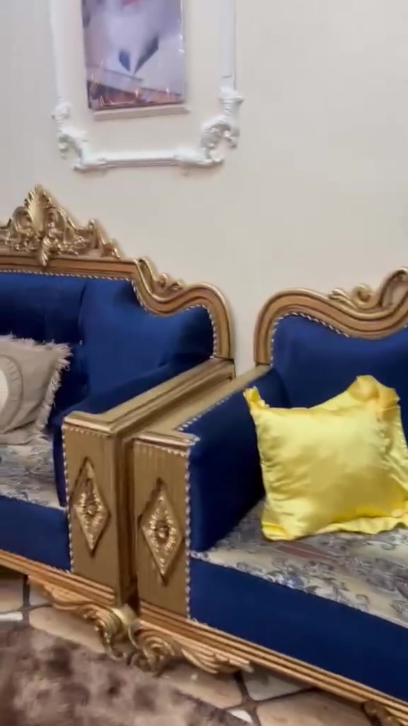 تخم جديد مستخدم شي قليل الخشب عراقي قوي تخم تجي واشوفه احلى من الصوره نضيف جدا المكان حي اور سبع قصور رقم ***********السعر خاص
