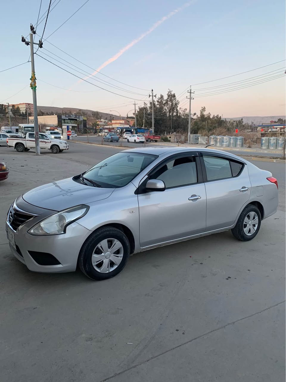 نیسان سنی ٢٠١٥ سەیارەیەكی لۆك زۆرخاوێنە ماڵی دۆستە بێ مەسرەف پارچەیەك و پەڵەیەكی بۆیاغە سەنەوی بەسەرچووە بەناوكردن و غەرامە بەشەرت *********** كويسينجاك, أربيل
