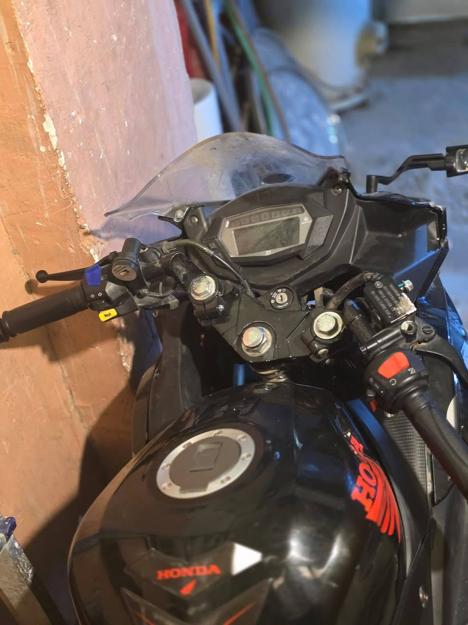 السلام عليكم دايوان r200كفاله عامه موديل ٢٥ للبيع او مراوس مكاني حي الجهاد  السعر مليون و٨٠٠ وبيهه مجال ***********
