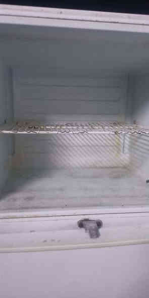 ثلاجه شرط التجميد اي عيب ما بيها السعر ١٠٠ الف ***********
