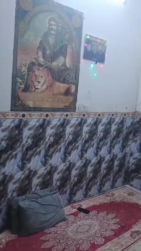 سلام عليكم بيت مساحه 100متر مكاني حي طارق الوصط كبال اركان ابو لنشايه عل خمصطعش كافت لخدمات سعر ب36وبي مجال ***********
