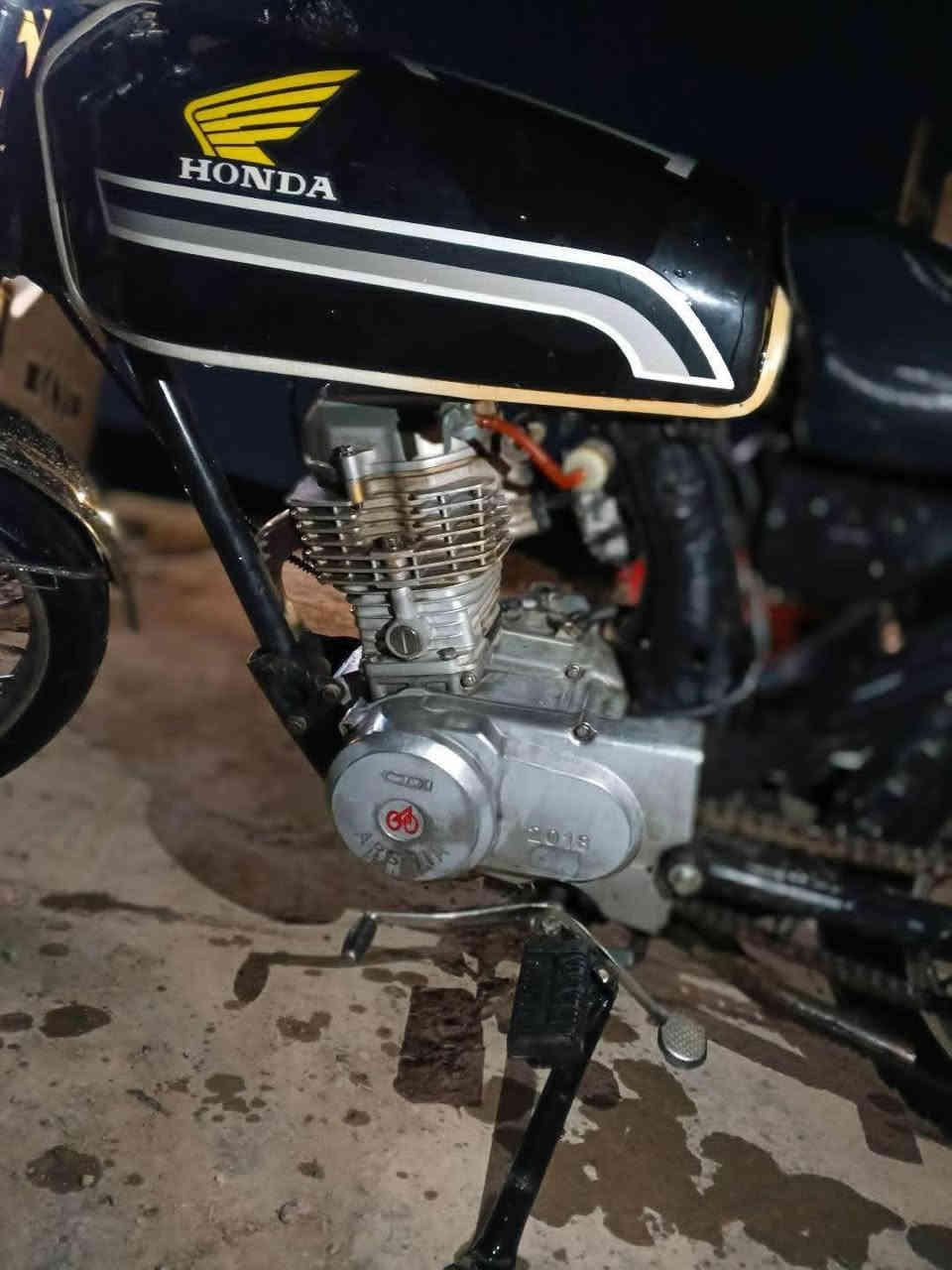 السلام عليكم دراجه للبيع ناقصها بس كابريتا اشويا تكطع المكينه ارشه 2018 شلع او معدل شرط. الرقم ***********.  السعر 250 بي مجال للشراي
