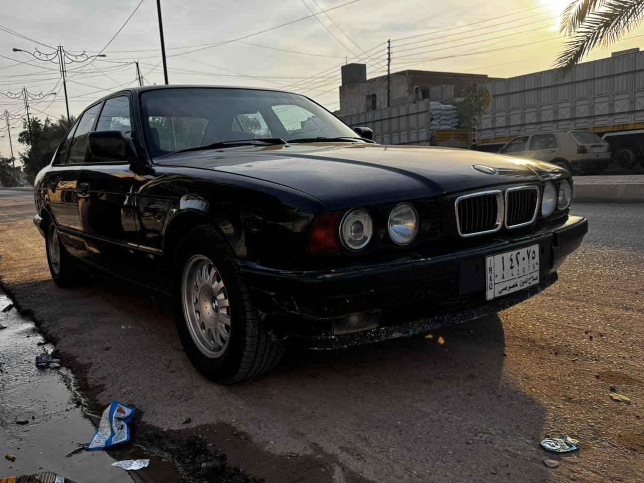 1991BMWسيارة جاهزة بمعنى الكلمة تخم ويل. تخم لايت جديد تخم بك لايت جديد صدر امامي خلفي جديد كير محرك 1000/100 داخل جديد فقط كشنات تعبانة السيارة مصبوغة جديد صبغ درجة اولى السيارة بدون خياس ضفاير جديدة فلانجات ودسكات جدد جام كهربائي سلايت كهرباء  فقط الدعاميات ينصبغن وية السيارة الباقي كلة جاهز من ميكانيك ومن حدادية ومن خارج فقط كشناتهة تعبانة مكاني صلاح الدين تحويل ثاني يوم السعر 49وبيهة مجال بسيط.              واني بل خدمة ***********
